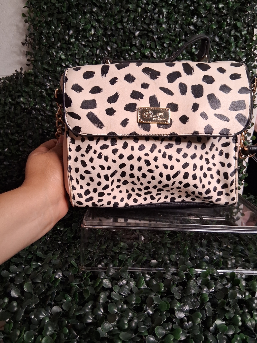 Chic Animal Print Crossbody Bag in Cream and Black - Designer Plaque Detail